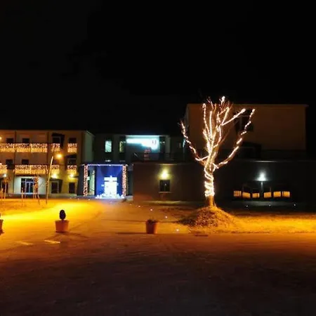 Manhattan Village 4*