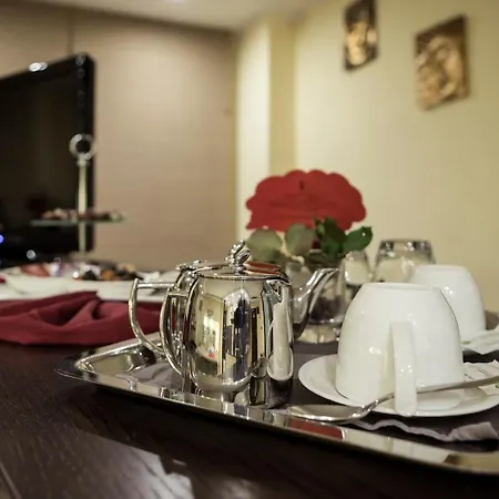 Manhattan Village Hotel 4*