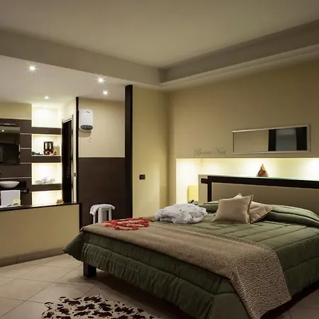 Manhattan Village 4*