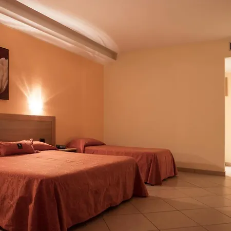 Manhattan Village 4*