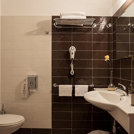 Manhattan Village 4*