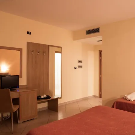 Manhattan Village Hotel 4*