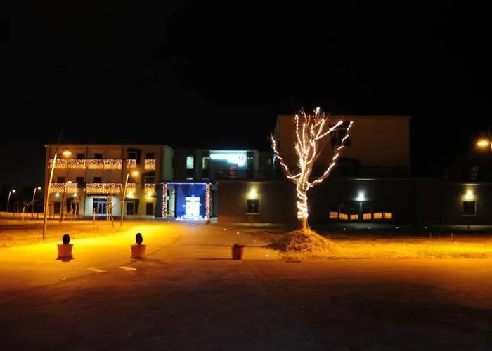 Manhattan Village 4*