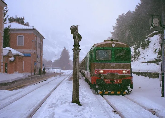 Hotel Manhattan Village 4*