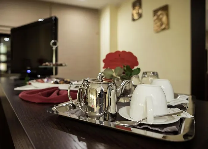 Manhattan Village Hotel 4*