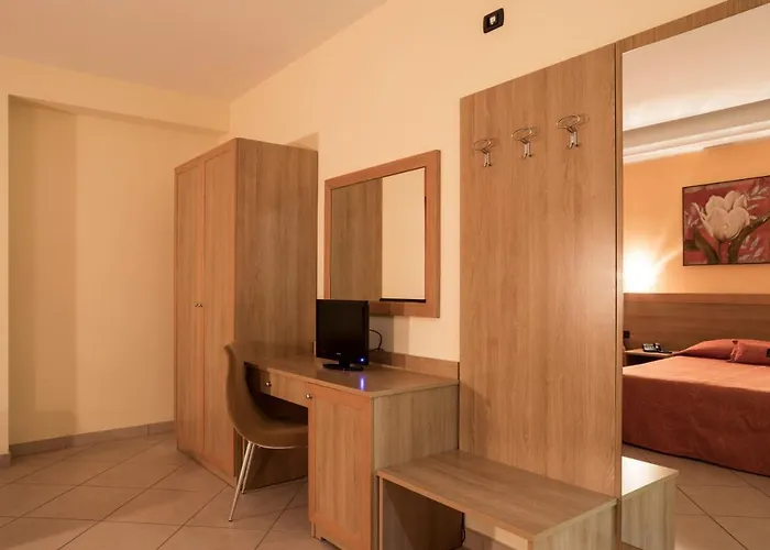 Manhattan Village Hotel 4*