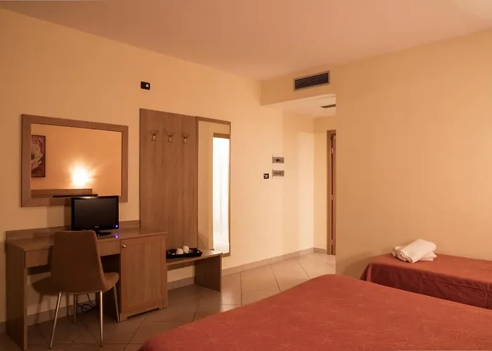 Manhattan Village Hotel 4*